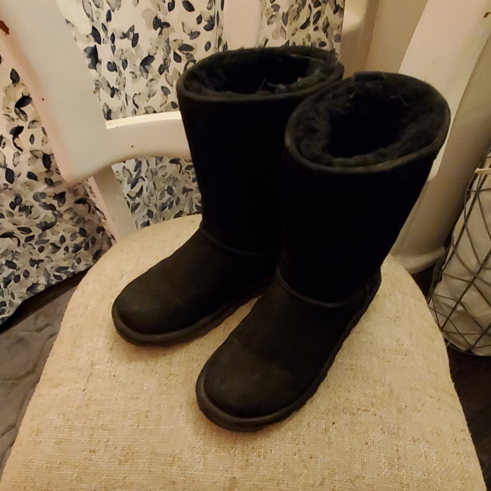 Black Bear Paw Boots